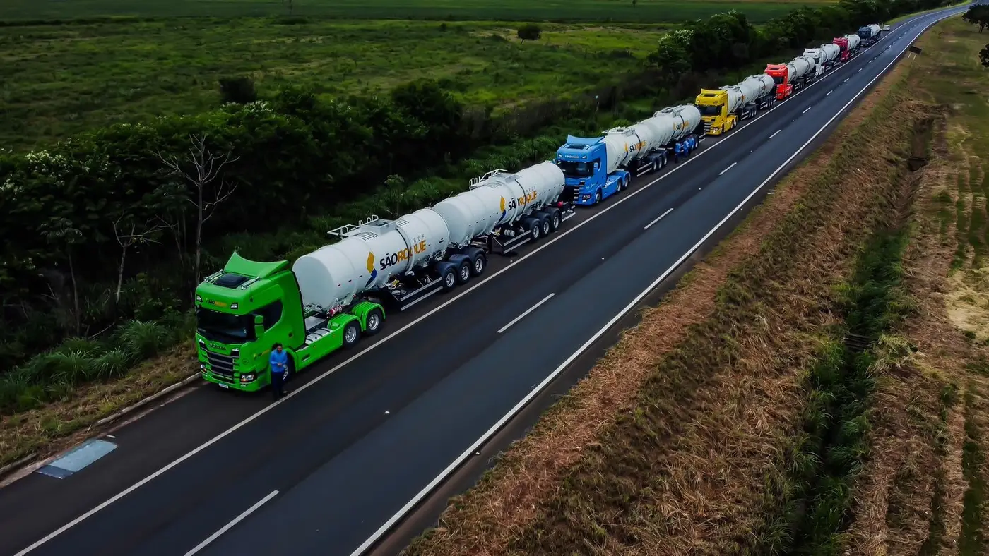 Caminhões da Transportadora São Roque